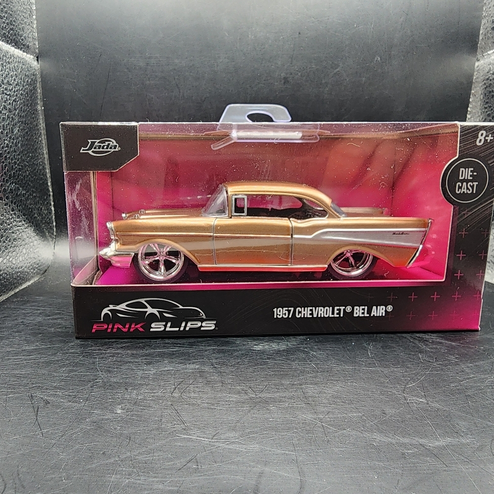 Jada Pink Slips Series  *1957 CHEVROLET BEL AIR*  Gold Hardtop   1:32